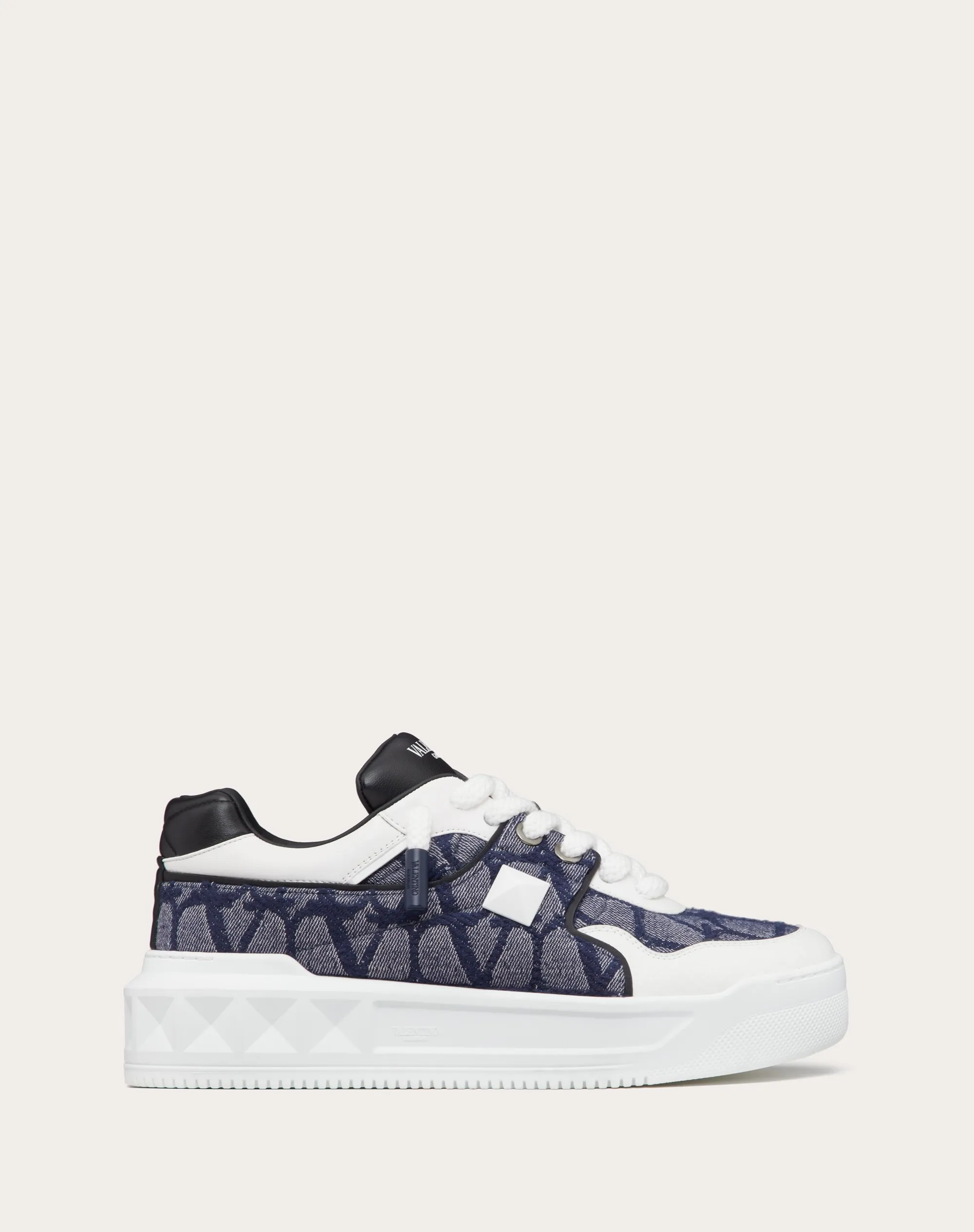 SNEAKER LOW-TOP ONE STUD XL IN NAPPA E TESSUTO JACQUARD TOILE ICONOGRAPHE CON EFFETTO DENIM